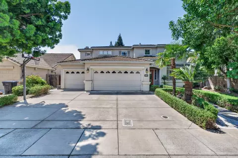 2116 E 2116 Steinbeck Dr, Modesto, CA 95356