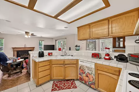 Kitchen - 7705 Echo Ct, Chowchilla, CA 93610 photo 3 of 3