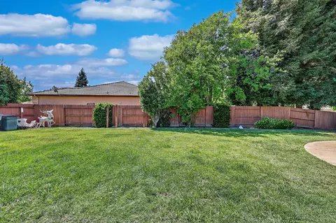 Exterior - 7705 Echo Ct, Chowchilla, CA 93610 photo 4 of 9