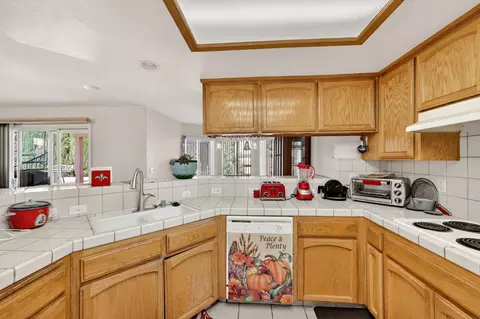 Kitchen - 7705 Echo Ct, Chowchilla, CA 93610 photo 2 of 3