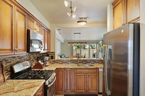 Kitchen - 2401 Eilers Ln #307, Lodi, CA 95242 photo 4 of 5