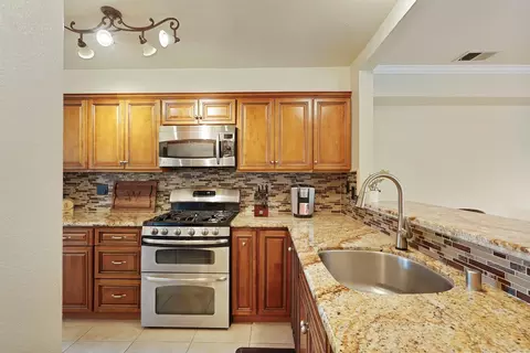 Kitchen - 2401 Eilers Ln #307, Lodi, CA 95242 photo 2 of 5
