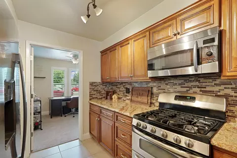 Kitchen - 2401 Eilers Ln #307, Lodi, CA 95242 photo 1 of 5