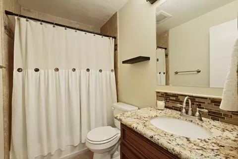 Bath - 2401 Eilers Ln #307, Lodi, CA 95242 photo 1 of 3