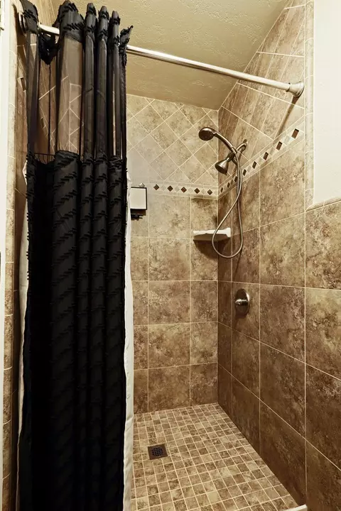 Bath - 2401 Eilers Ln #307, Lodi, CA 95242 photo 3 of 3