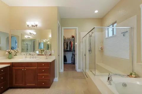 Bath - 3670 Rapallo Way, Manteca, CA 95337 photo 5 of 6