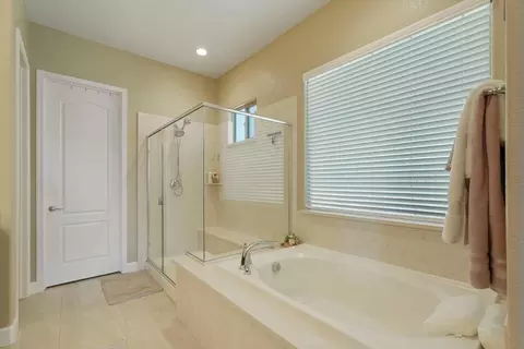 Bath - 3670 Rapallo Way, Manteca, CA 95337 photo 4 of 6