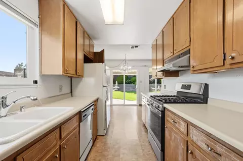 Kitchen - 106 Perraud Dr, Folsom, CA 95630 photo 4 of 5