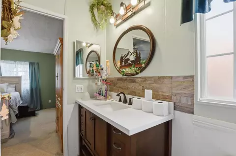 Bath - 1683 6th Ave, Olivehurst, CA 95961 photo 3 of 6