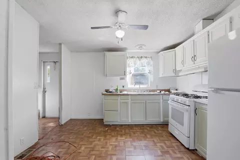 Kitchen - 1683 6th Ave, Olivehurst, CA 95961 photo 4 of 5