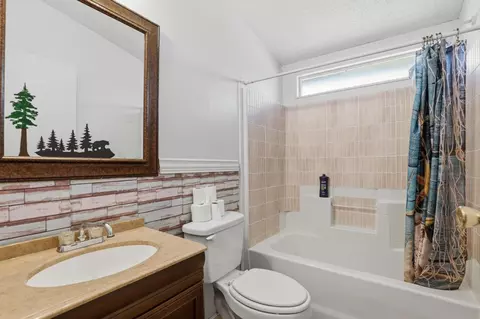 Bath - 1683 6th Ave, Olivehurst, CA 95961 photo 1 of 6