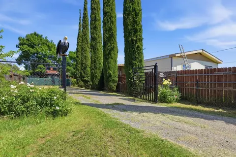 Exterior - 1683 6th Ave, Olivehurst, CA 95961 photo 8 of 13