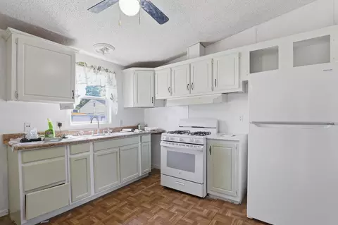 Kitchen - 1683 6th Ave, Olivehurst, CA 95961 photo 5 of 5