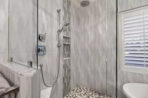Bath - 4908 Regal Ct, Rocklin, CA 95765 photo 3 of 7