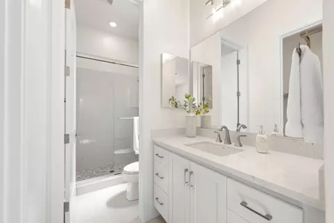Bath - 4792 Crowne Point Ct, Rocklin, CA 95677 photo 2 of 10