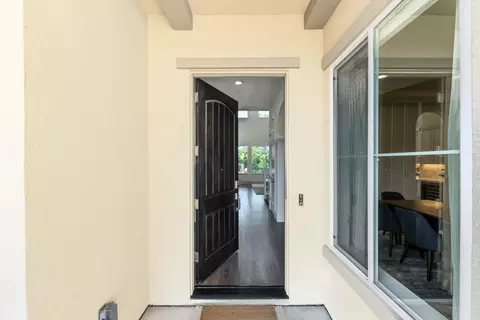 Entry Way - 4792 Crowne Point Ct, Rocklin, CA 95677 photo 4 of 5