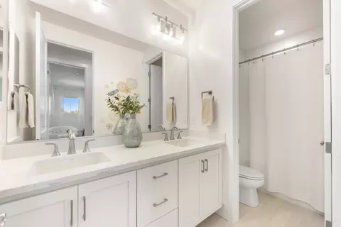 Bath - 4792 Crowne Point Ct, Rocklin, CA 95677 photo 5 of 10