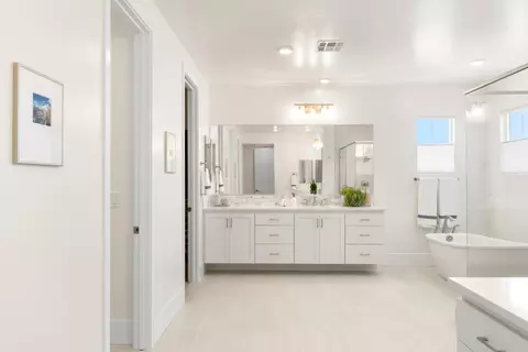 Bath - 4792 Crowne Point Ct, Rocklin, CA 95677 photo 6 of 10
