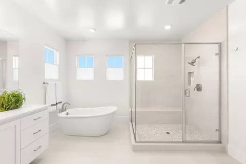 Bath - 4792 Crowne Point Ct, Rocklin, CA 95677 photo 9 of 10