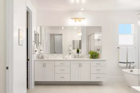 Bath - 4792 Crowne Point Ct, Rocklin, CA 95677 photo 7 of 10