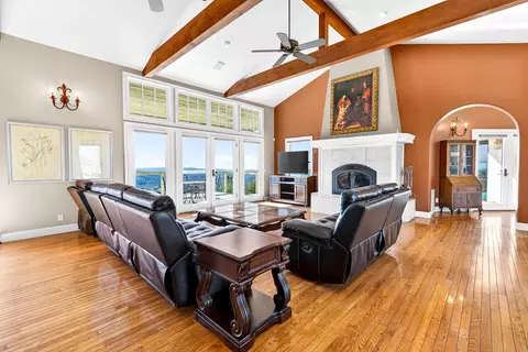 Living - 19165 Leopard Ct, Grass Valley, CA 95949 photo 2 of 4