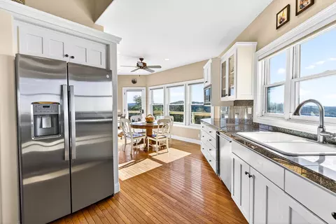 Kitchen - 19165 Leopard Ct, Grass Valley, CA 95949 photo 5 of 9