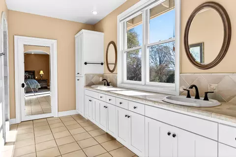 Bath - 19165 Leopard Ct, Grass Valley, CA 95949 photo 1 of 4