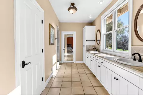 Entry Way - 19165 Leopard Ct, Grass Valley, CA 95949 photo 3 of 4