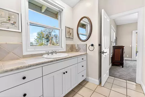 Bath - 19165 Leopard Ct, Grass Valley, CA 95949 photo 3 of 4