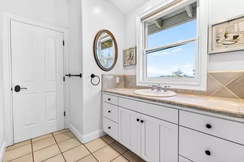Bath - 19165 Leopard Ct, Grass Valley, CA 95949 photo 4 of 4