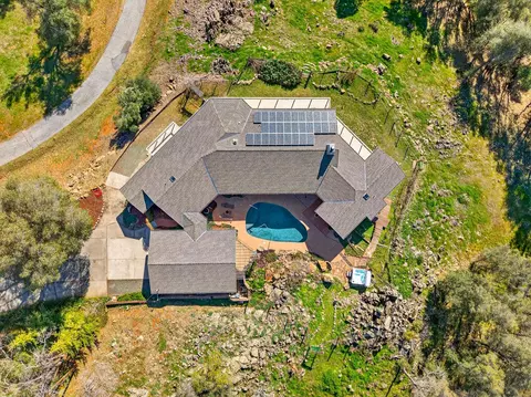 View/Area - 19165 Leopard Ct, Grass Valley, CA 95949 photo 3 of 5