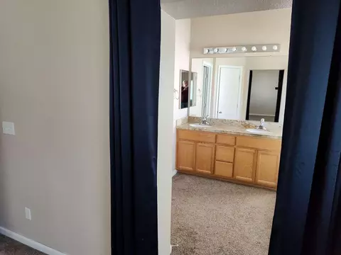 Bath - 1153 Powell Ct, Tracy, CA 95304 photo 3 of 4