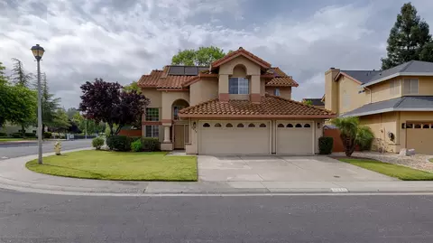 2818 Club Dr, Rocklin, CA 95765