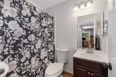 Bath - 5653 Adobe Rd, Rocklin, CA 95765 photo 1 of 3