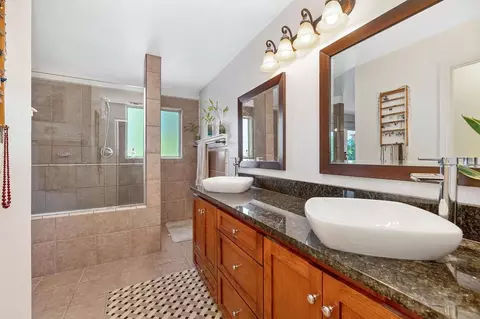 Bath - 5653 Adobe Rd, Rocklin, CA 95765 photo 3 of 3