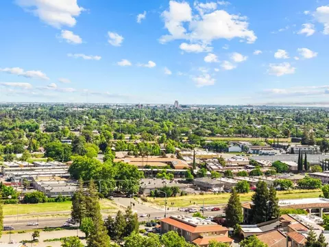 View/Area - 211 E Yorkshire Dr, Stockton, CA 95207 photo 4 of 4