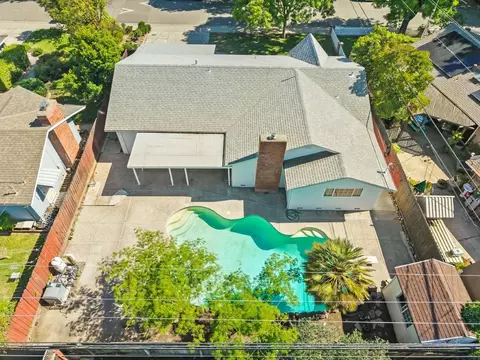 View/Area - 211 E Yorkshire Dr, Stockton, CA 95207 photo 3 of 4