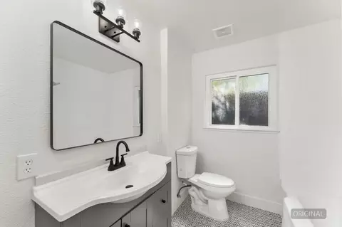 Bath - 211 E Yorkshire Dr, Stockton, CA 95207 photo 2 of 4