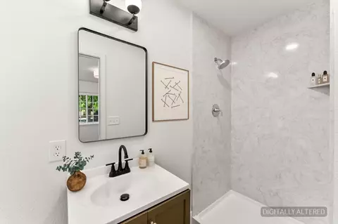 Bath - 211 E Yorkshire Dr, Stockton, CA 95207 photo 3 of 4