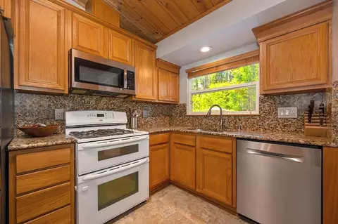 Kitchen - 5415 Robert Rd, Pollock Pines, CA 95726 photo 3 of 7