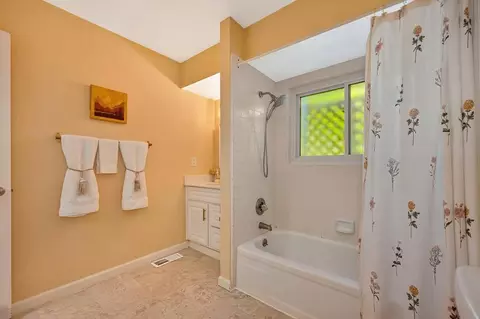 Bath - 5415 Robert Rd, Pollock Pines, CA 95726 photo 3 of 5