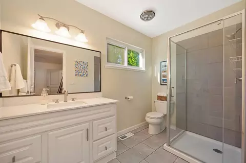 Bath - 5415 Robert Rd, Pollock Pines, CA 95726 photo 4 of 5