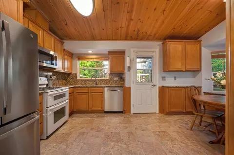 Kitchen - 5415 Robert Rd, Pollock Pines, CA 95726 photo 2 of 7