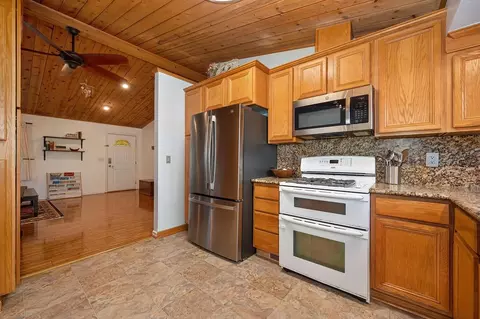 Kitchen - 5415 Robert Rd, Pollock Pines, CA 95726 photo 5 of 7
