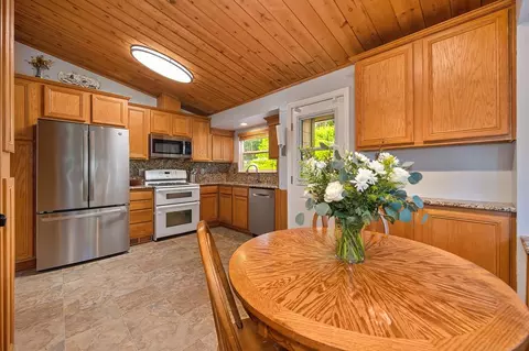 Kitchen - 5415 Robert Rd, Pollock Pines, CA 95726 photo 6 of 7