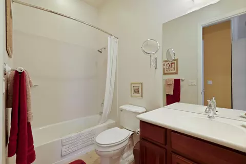Bath - 1316 Maple Valley St, Manteca, CA 95336 photo 2 of 2