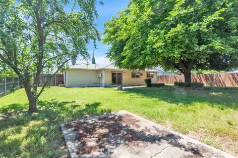 Exterior - 4518 Meadow Way, Olivehurst, CA 95961 photo 6 of 8