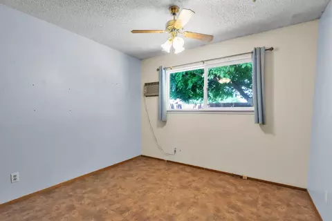 Bedroom - 4518 Meadow Way, Olivehurst, CA 95961 photo 4 of 7