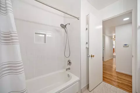 Bath - 1338 Meredith Way, Carmichael, CA 95608 photo 2 of 4