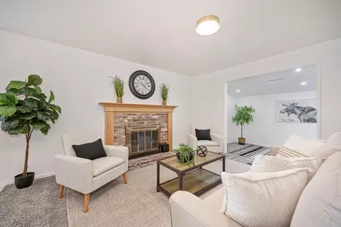 Living - 1338 Meredith Way, Carmichael, CA 95608 photo 4 of 7